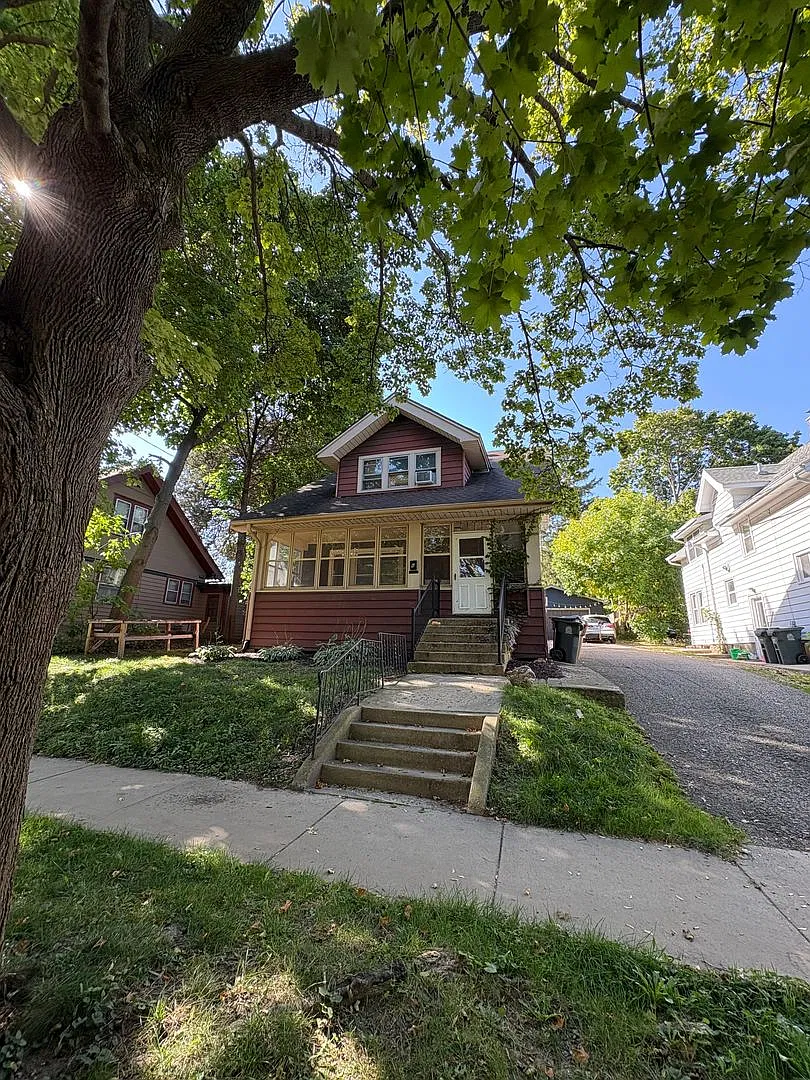 5-Bedroom Home Near Camp Randall with Basement, Screened Porch & Deck - Available 8/15/2026 — Photo 3