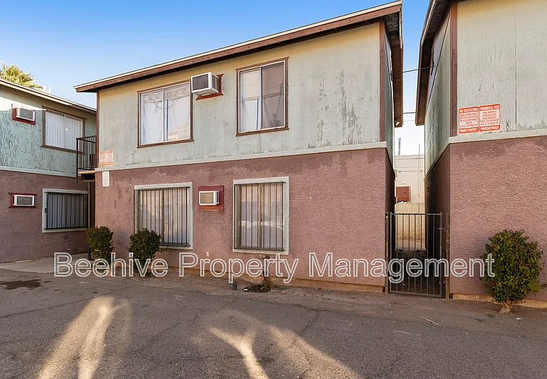 739 E Pierce St #5 — Photo 3