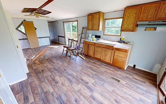 4th image of 16451 E State Highway 70