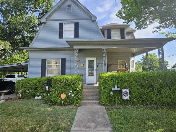131 E Iowa St, Walters, OK 73572