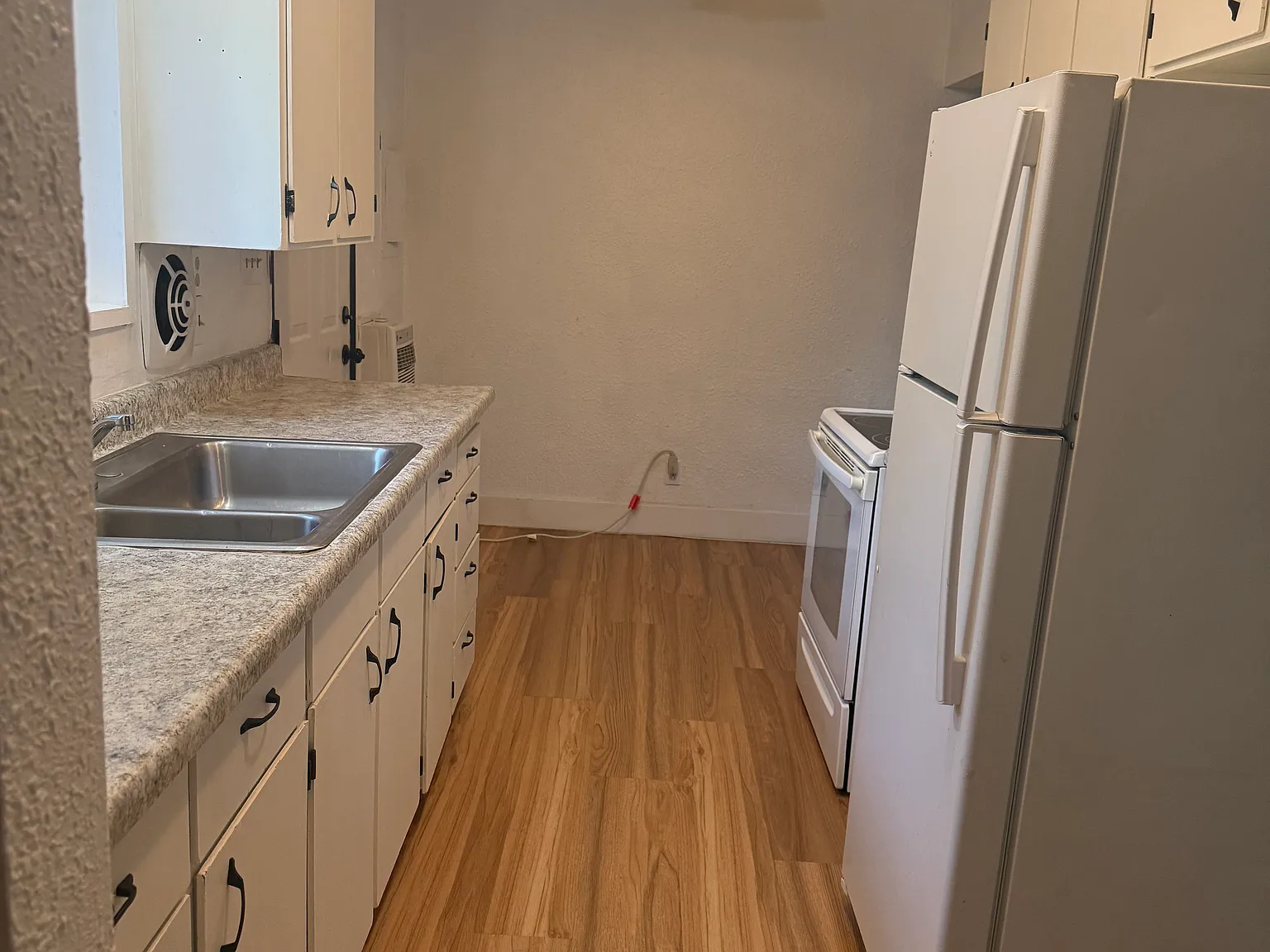 2 bed, 850 sqft, $1,300 — Photo 3