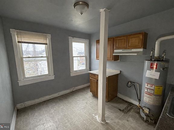 5th image of 1521 N Carey St