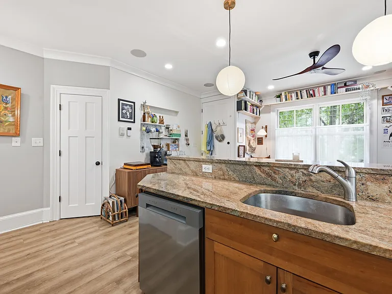 330 14th Pl NE #2 — Photo 30
