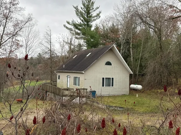 12466 S Maple Island Rd, Twin Lake, MI 49457