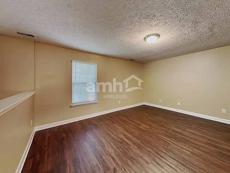 8028 Meadowview Ln — Photo 7