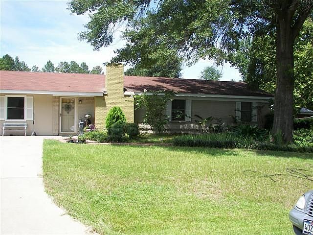 1st image of 213 W Elm Creek Dr