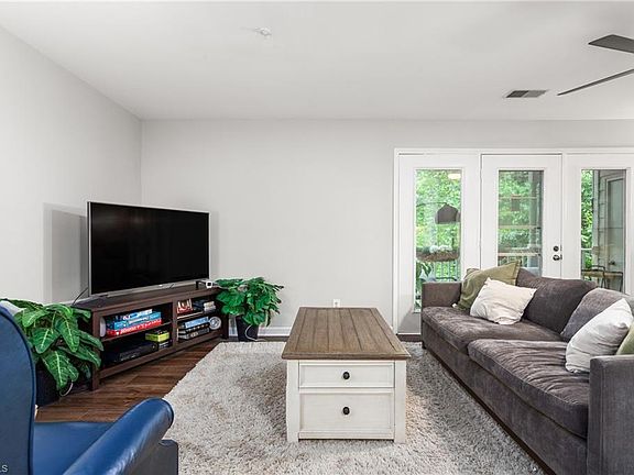 2nd image of 5934 W Friendly Ave Unit F