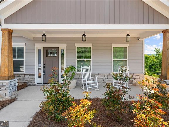3rd image of 110 Park View Dr