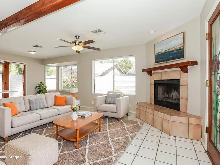 1922 E Cortez Dr — Photo 3