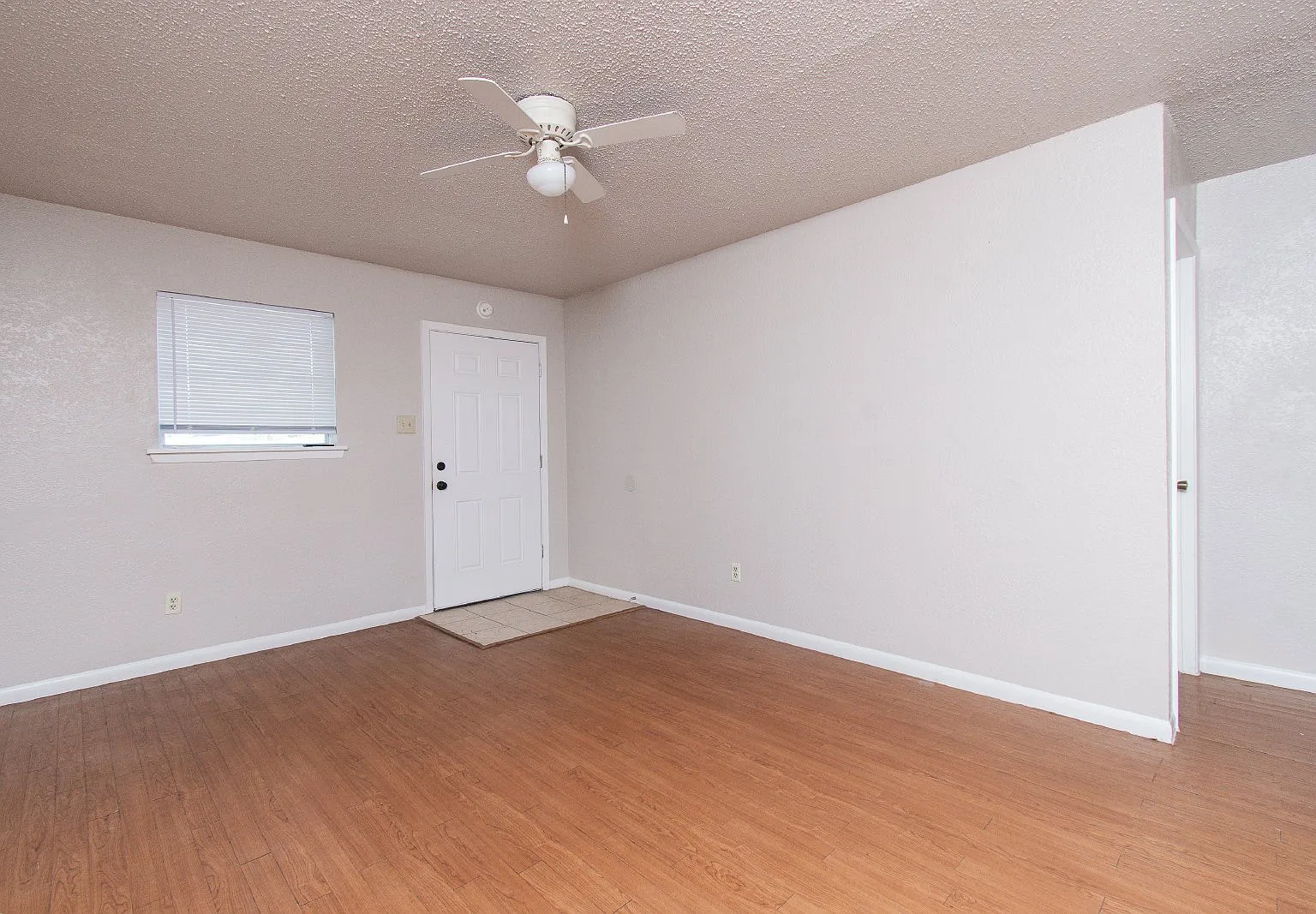 2 bed, 1.0 bath, 739 sqft, $750 — Photo 4