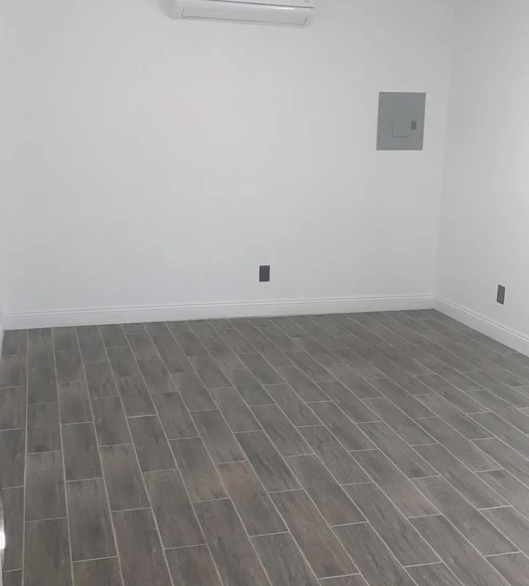 4513 W Clark Ave — Photo 4