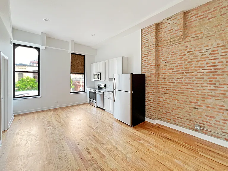 309 W Chicago Ave #201 — Photo 1