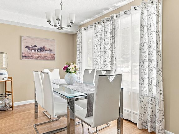 4th image of 11 Meadowview Circle