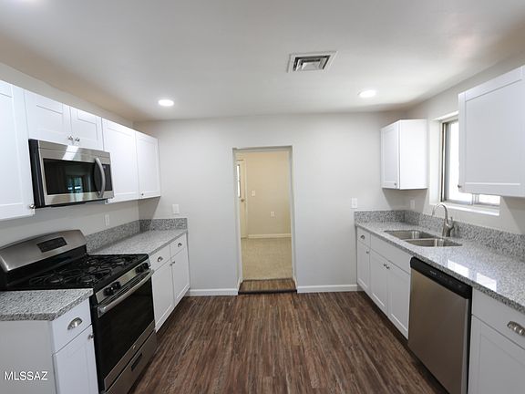 2nd image of 1419 W Saint Clair St