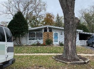 409 Meadowbrook Ln, Wheeling, IL 60090