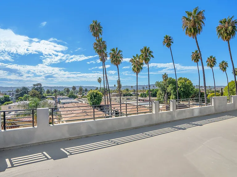 Brand New Luxury Homes! W/D, Balcony & Parking! — Photo 41