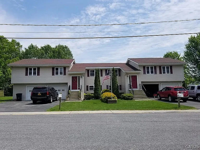 3 bed, 2.0 bath, 3808 sqft, $2,200 — Photo 2
