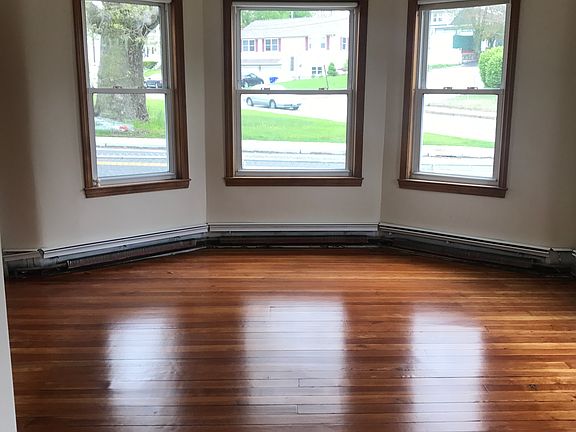 4th image of 636 Woonasquatucket Ave