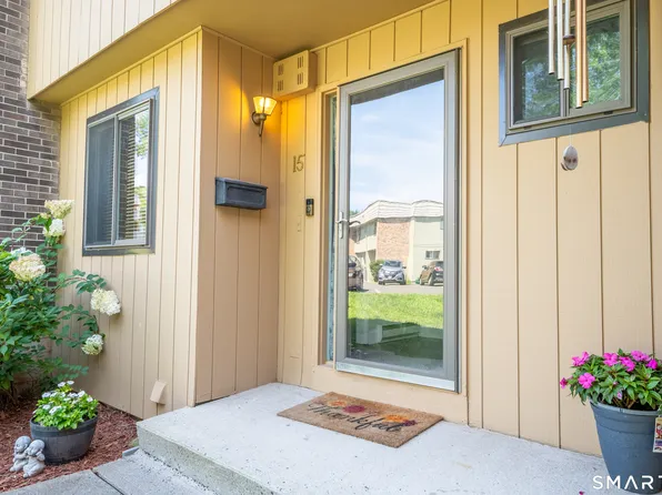 15 Willow Court #15, Cromwell, CT 06416