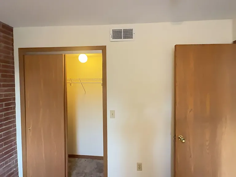 Pineview Apartments — Photo 40