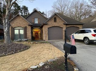 5946 Limestone Ln, Trussville, AL 35173