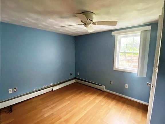 4th image of 2075 Plainfield Pike