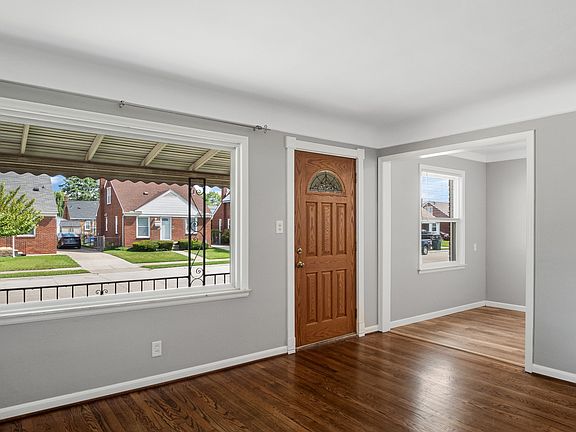 4th image of 1569 Cleveland Ave