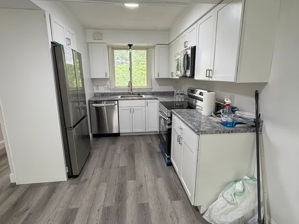 528 East Ave APT 204, Lewiston, ME 04240