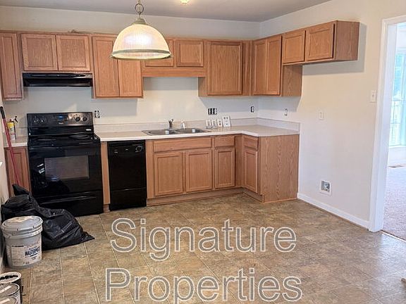 3rd image of 5201 Hallmark Dr