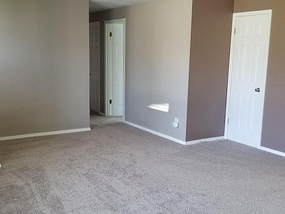 3rd image of 363 NE Sequoia Ct