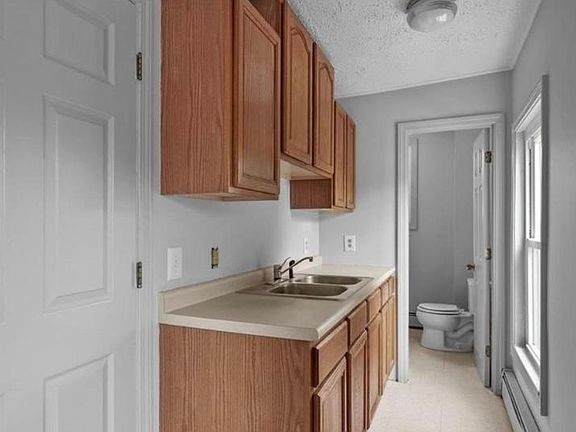 3rd image of 33 Barrows St Floor 2