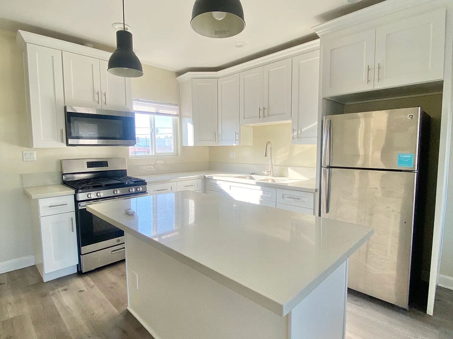 2 bed, 650 sqft, $2,250 — Photo 1