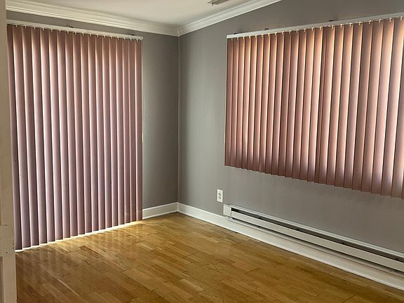 4th image of 16 Langdon Ct