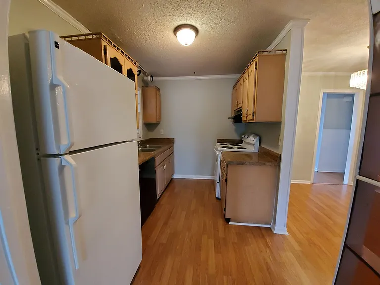 408 Desmond Dr — Photo 7