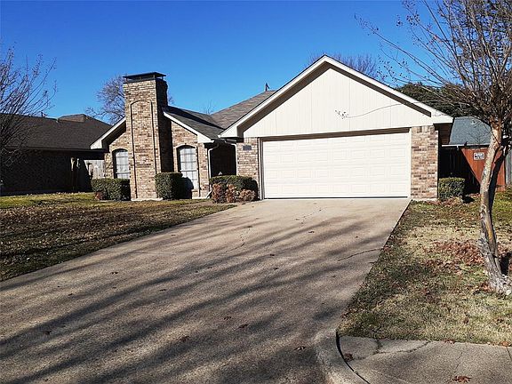 3rd image of 1320 Mockingbird Ln