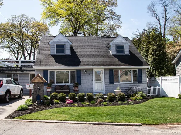 4 Shorewood Dr, Bayville, NY 11709