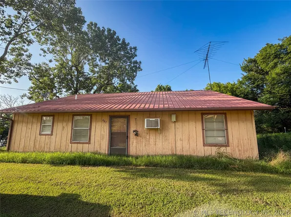 607 NE Bluff St, Stigler, OK 74462