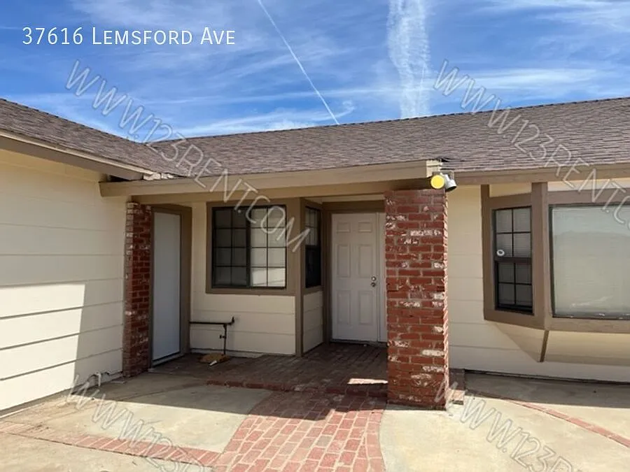 Recently Rehabbed 3bd/2 Bath Single Story Home Palmdale East — Photo 2