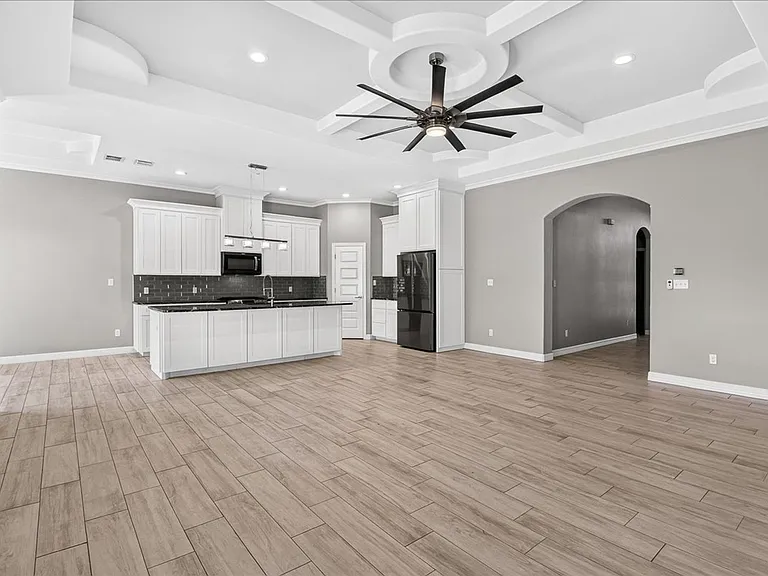 6718 Stuyvesant Ct — Photo 8