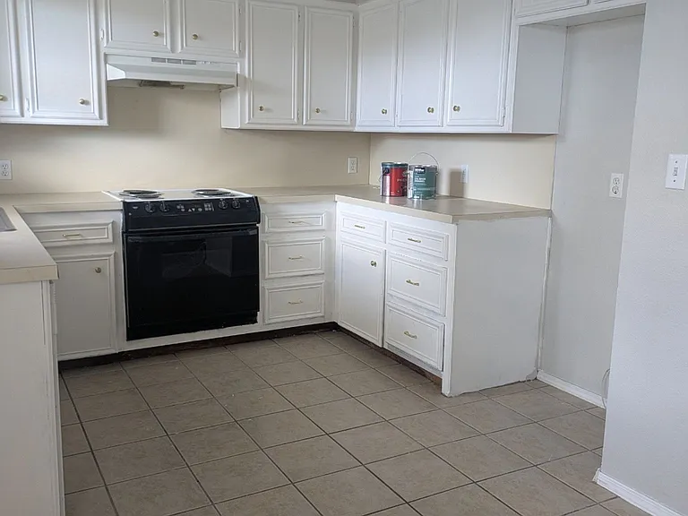 Littlefield Townhomes - $499 total to move into a 2-bedroom, 1.5-bath townhome. Limited-time offer. — Photo 11