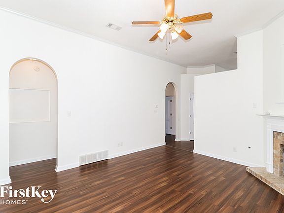 3rd image of 8687 Rogers Park Ave