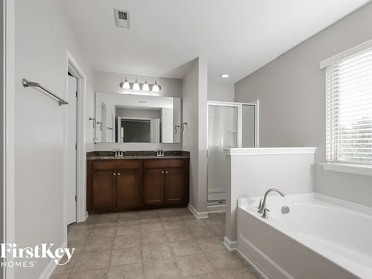 4476 Redfern Pl — Photo 12