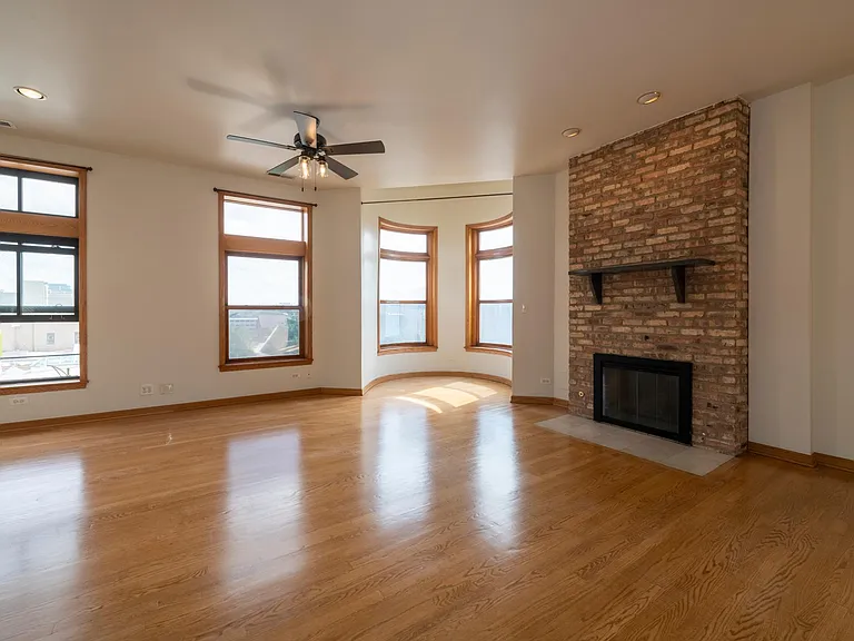 1166 W Grand Ave #3 — Photo 22