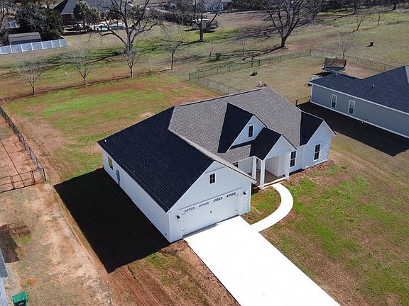 5th image of 324 Ambleside Dr