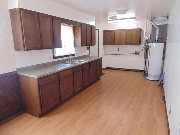 4th image of 2484 Hancock St