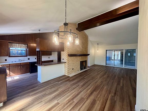 4th image of 220 Guadalupe Dr