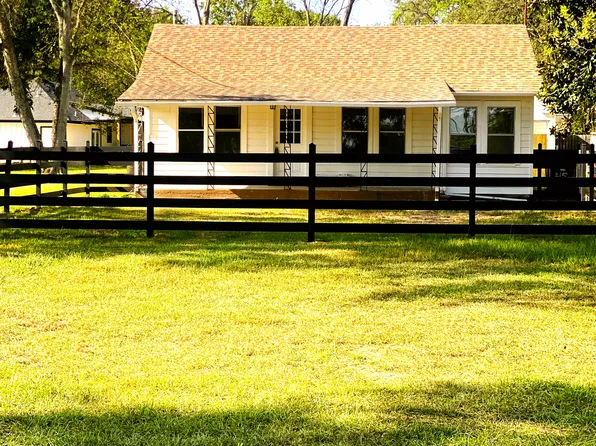 2806 W Upshur Ave, Gladewater, TX 75647