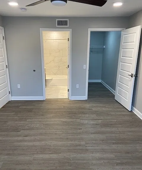 Country Club Apartments — Photo 10