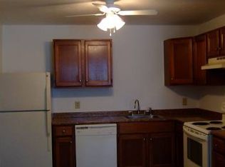 4 Mountain Ash Ln APT 384, Goffstown, NH 03045