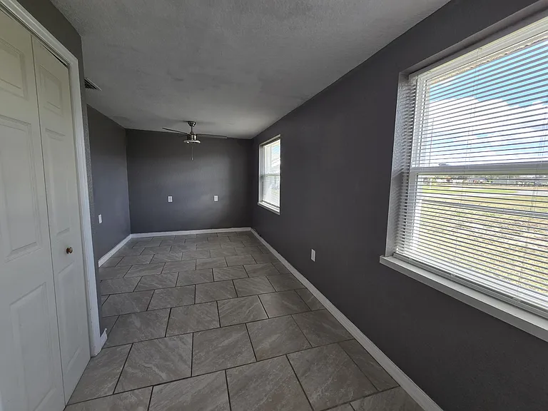 246 W Bay Ave — Photo 5